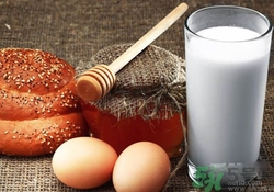 纯牛奶和酸奶可以一起吃喝吗？纯牛奶和酸奶一起喝有什么好处？