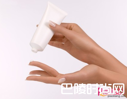 护手霜的正确用法 让你手部的肌肤和脸一样细嫩