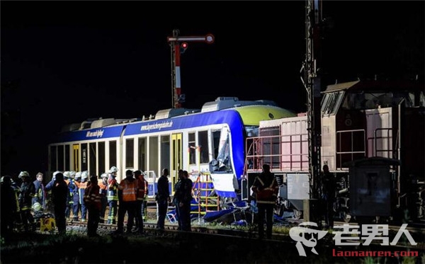 >德国两火车相撞 已致2人死亡10人受伤