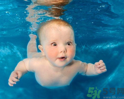 婴儿游泳好不好？婴儿游泳的好处及注意事项