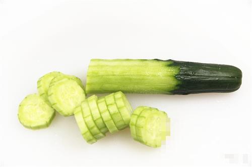 清爽翠绿又消暑 夏季吃黄瓜有什么好处？