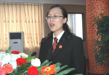 “最年轻市长”周森峰妻子霍焰不比老公差