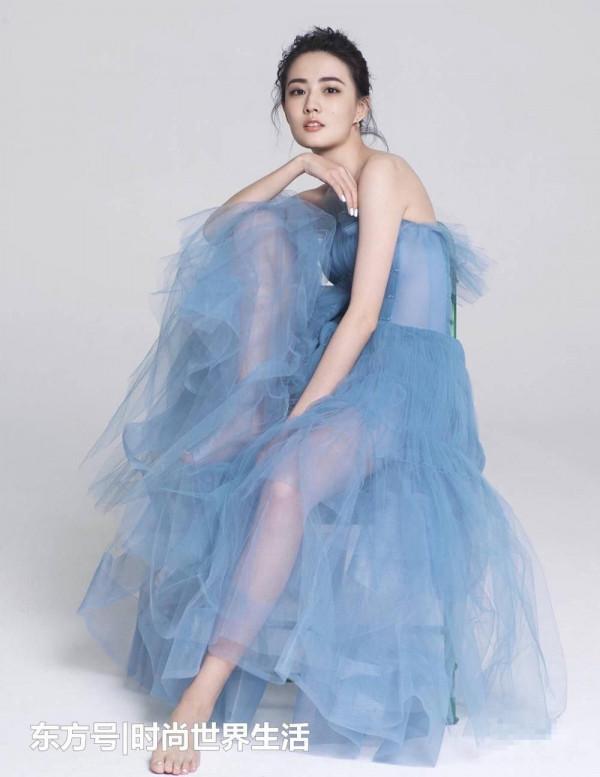>徐璐的蓝色裙子，乔欣的白色裙子，你喜欢哪一款？
