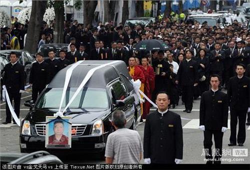 >【甚为壮观】台湾黑帮大哥出殡 两万帮派人士送行