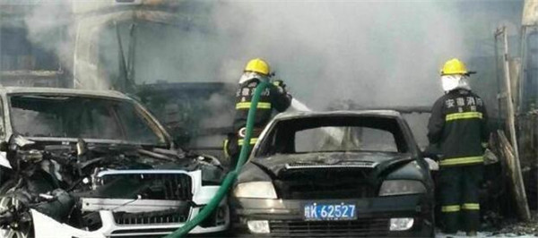 >安徽滁新高速车祸致18人死亡 女主播自拍被解雇连上司也受牵连