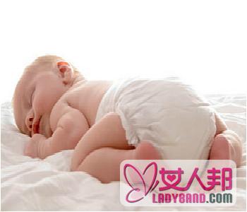 【新生儿换尿布】怎么给新生儿换尿布_新生儿换尿布注意事项