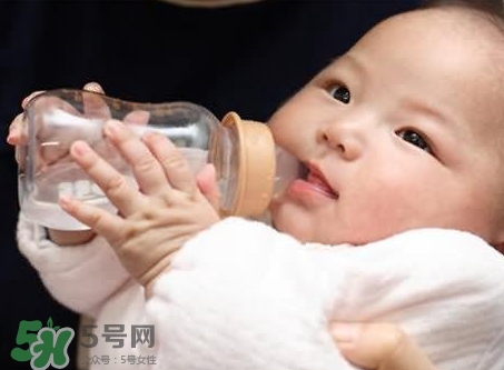 >宝宝喝矿泉水好还是自来水好？宝宝喝哪种水好？