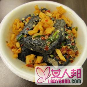 >【油炸臭豆腐】油炸臭豆腐的做法_油炸臭豆腐的危害