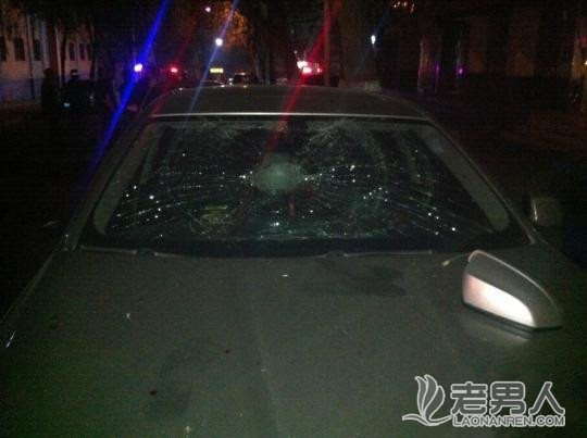 >青海发生暴力事件 10多辆轿车和多家营业场所被砸（图）