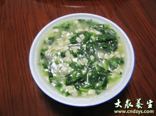 茼蒿炖豆腐