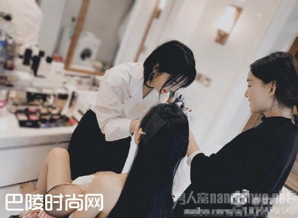 全能辣妈！曝张嘉倪边工作边带孩子