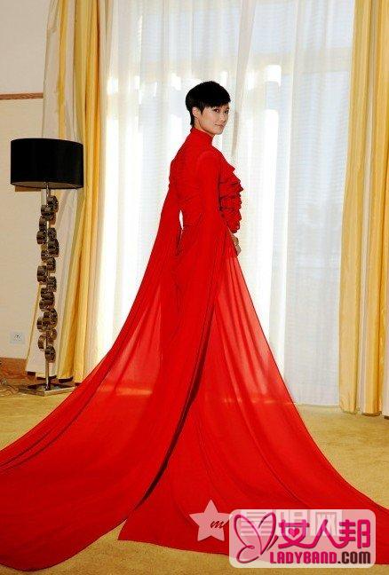 李宇春戛纳造型获世界知名时尚博主盛赞 ＂她主宰了服装＂