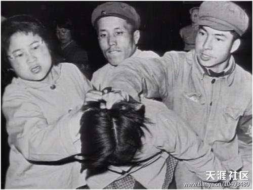 打死卞仲耘 王友琴:北京第一个被打死的教师──卞仲耘