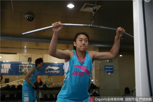 高颂女篮 高颂北京女篮首秀砍高分 称为队伍贡献一份力量