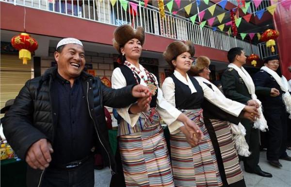 刁国新2015 自治区举行2015年春节藏历新年团拜会