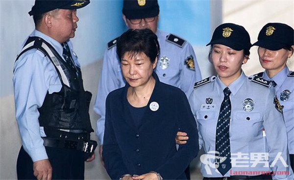 朴槿惠被捕满1年 狱中孤僻终日读小说漫画