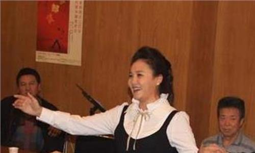 张英席和他的女儿 张英席压轴青岛艺术节 上演经典歌剧《茶花女》