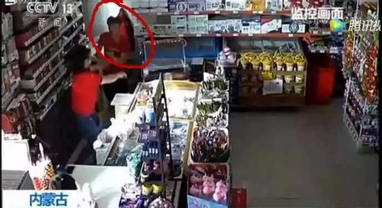 赤峰一超市发生抢劫案 民警为制服歹徒身中数刀