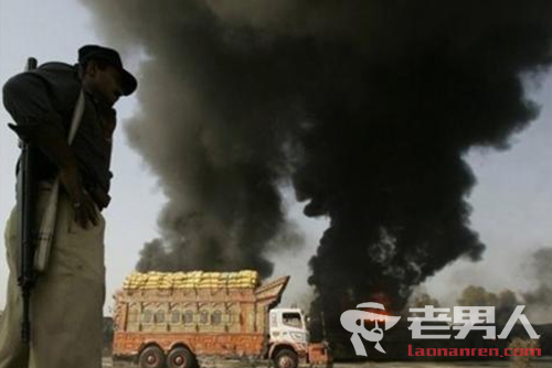 >阿富汗油罐车爆炸 附近40家商店被烧毁