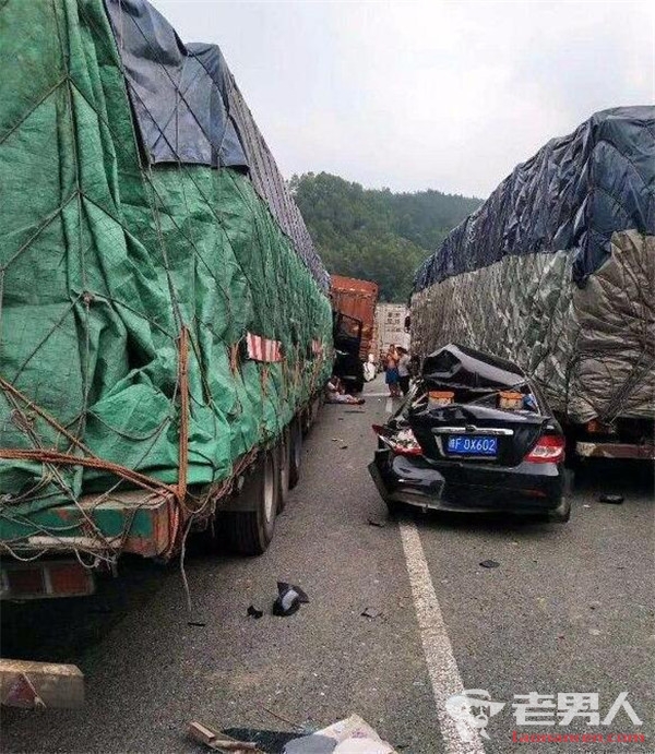 >京昆高速7车连撞致4人受伤 其中1人被困救出时已身亡