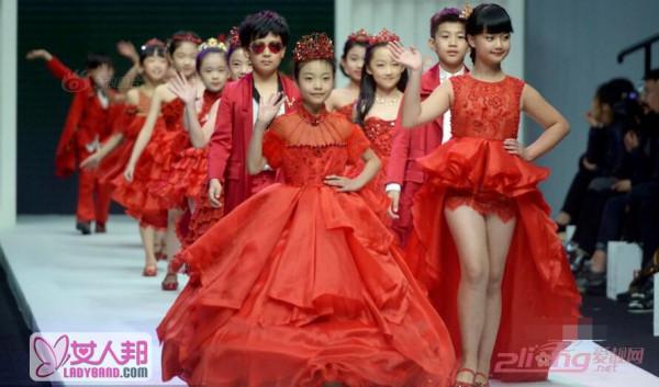 >中国国际时装周童装新品北京秀场华丽开启