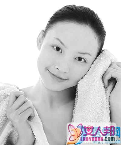 >秋冬季热毛巾敷脸 保护皮肤防干燥