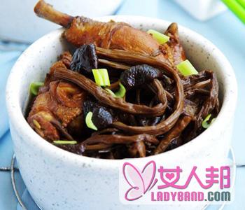 【茶树菇炖鸡】茶树菇鸡汤_茶树菇炖鸡汤