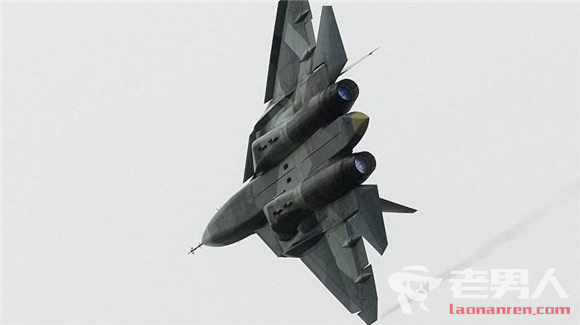 >俄罗斯第五代战机正式命名“苏-57”亮相空军“庆生派对”