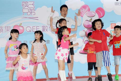 王太利几岁 筷子朋友王太利筹谋15岁女儿出道 新歌或父女联手