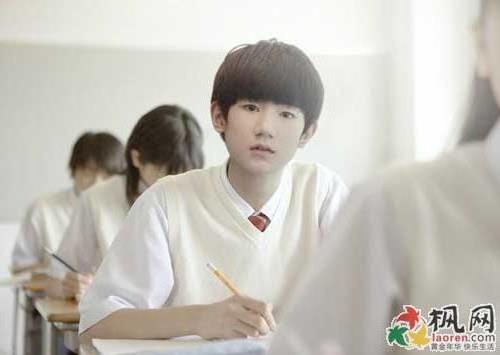 >tfboys王源女朋友是谁 tfboys王源女朋友贺美琦照片资料