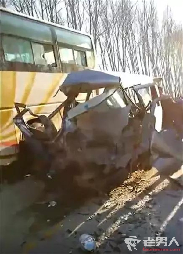 哈市国道发生车祸 大客车与面包车相撞致7死1伤