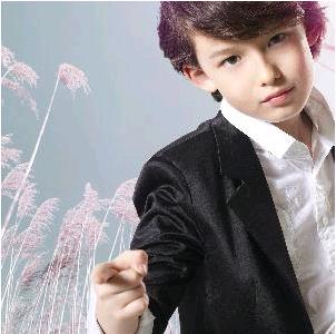 聂杰铭几岁 14岁中澳混血聂杰铭新单曲《Fever》首发