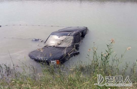 新疆维吾尔族协警跳6米深河渠救出5名汉族群众获赞