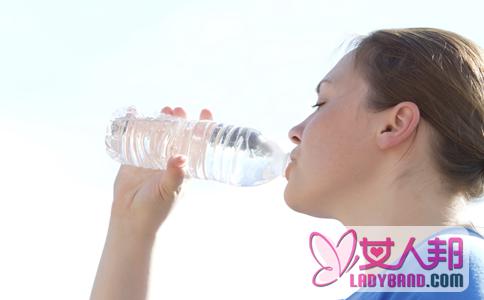 >喝水能缓解高血糖吗 喝水有讲究