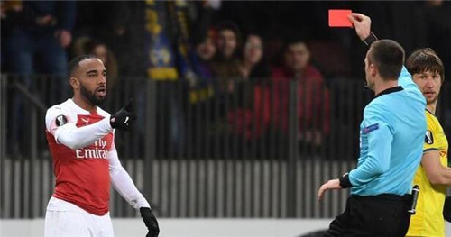 阿森纳欧联杯爆冷输球 拉卡泽特被红牌罚下