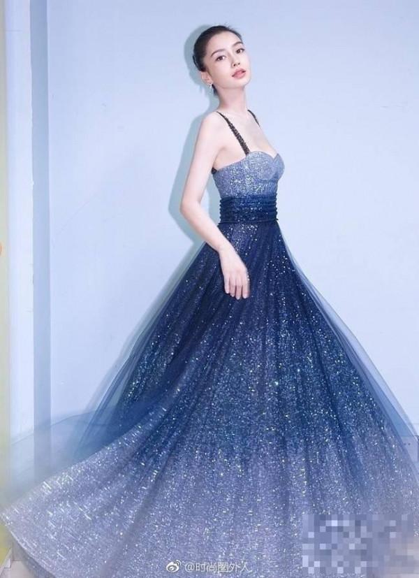 >跨国撞衫, Dior星空裙中韩谁演绎的更美?