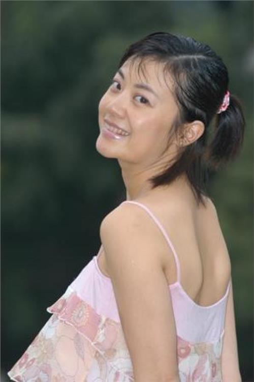 央视主播姜丰照片 她是前央视最高学历也是最美的女主播 竟然晒如此照片