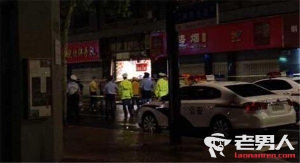 上海商铺招牌脱落砸伤9人 其中3人抢救无效死亡