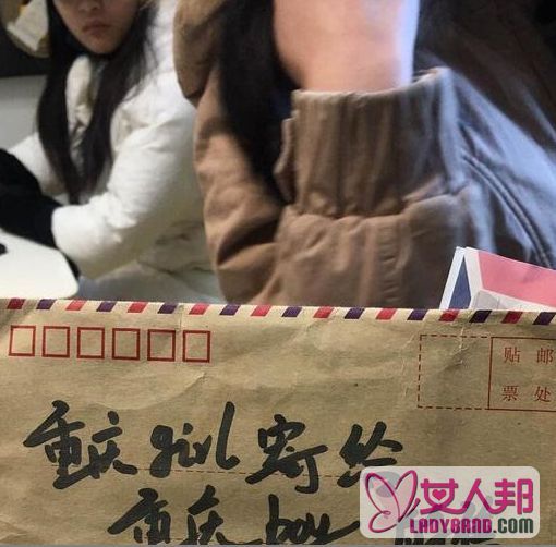 王俊凯14岁粉丝陪考 28小时火车只为给他一封信