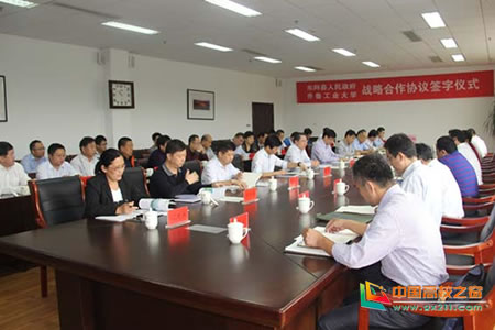 东阿人大申强 齐鲁工业大学与东阿县人民政府签订战略合作协议