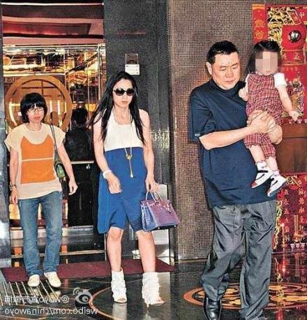>吕丽君刘銮雄二奶又诞一子 与大婆平起平坐;现年33岁的陈凯
