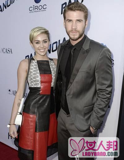 Miley Cyrus陪男友出席新片首映礼 结伴红毯破分手传闻