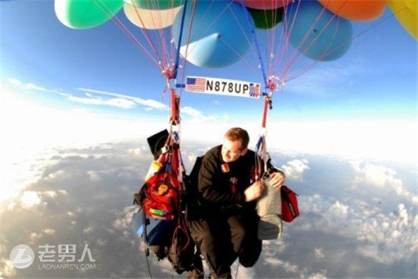 >坐氢气球上天被罚 “空中飞椅秀”差点撞上飞机