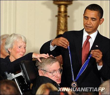 美国总统自由勋章颁奖仪式举行霍金获奖