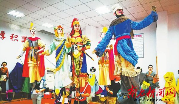 中阮丝路驼铃 第二届南充国际木偶艺术周开幕 《丝路驼铃》惊艳亮相