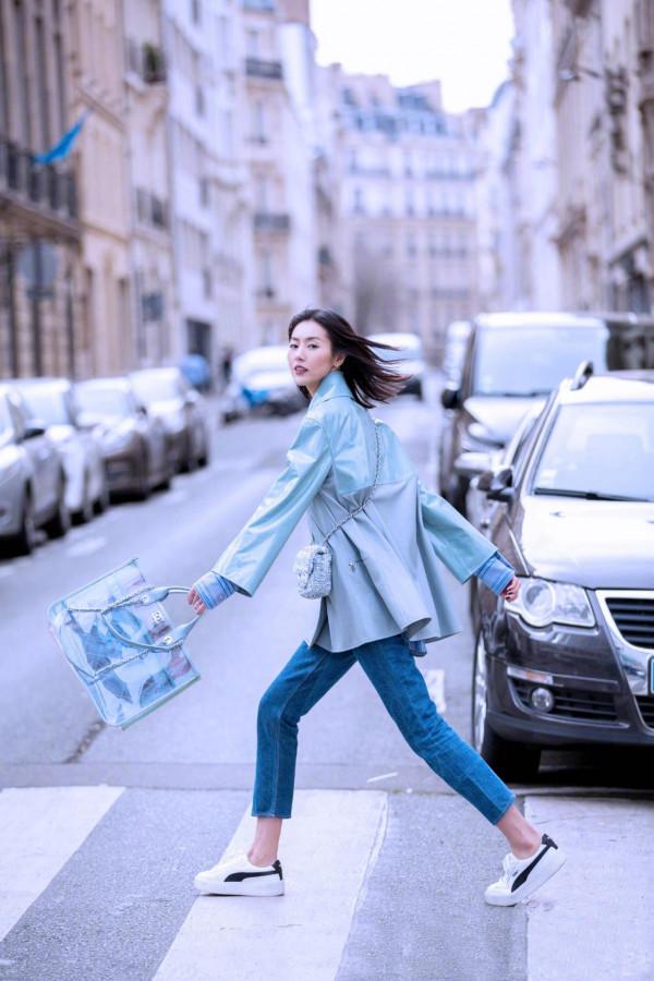 >大表姐法国香奈儿chanel街拍，PVC奢侈品包包演绎春夏女装新时尚