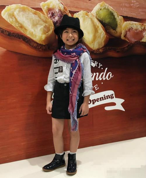《美国达人秀》後首露面  9岁“小萝莉”谭芷昀做萌面包