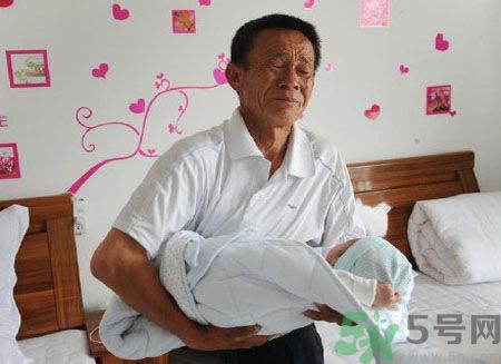 上午产子下午上课 不坐月子会死人？