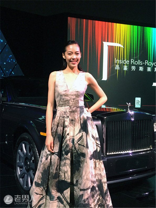 新加坡歌手王俪婷上海演出 豪车相伴光采夺目