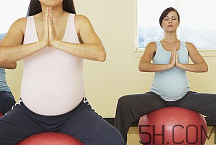 孕妇瑜伽球什么时候开始用？孕妇瑜伽球怎么用？